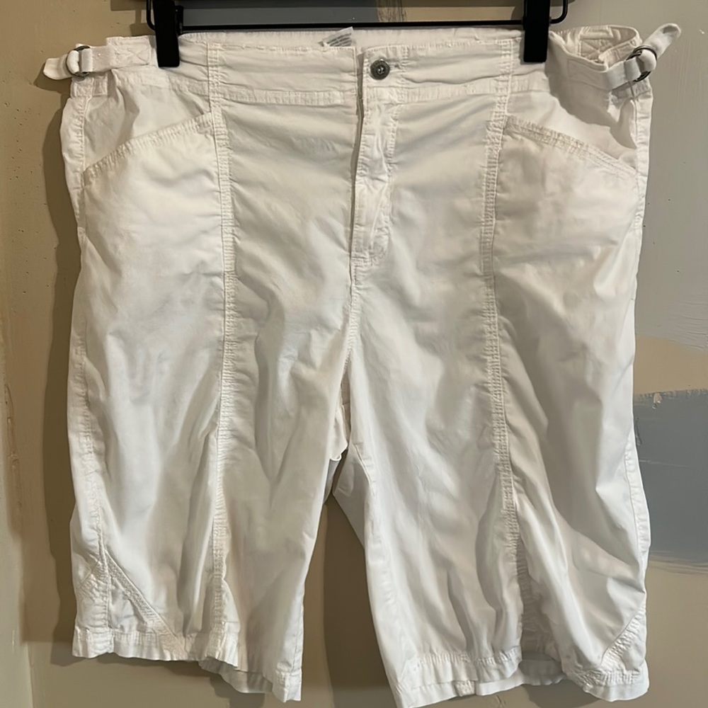 Fresh Produce Women’s White Shorts  Large